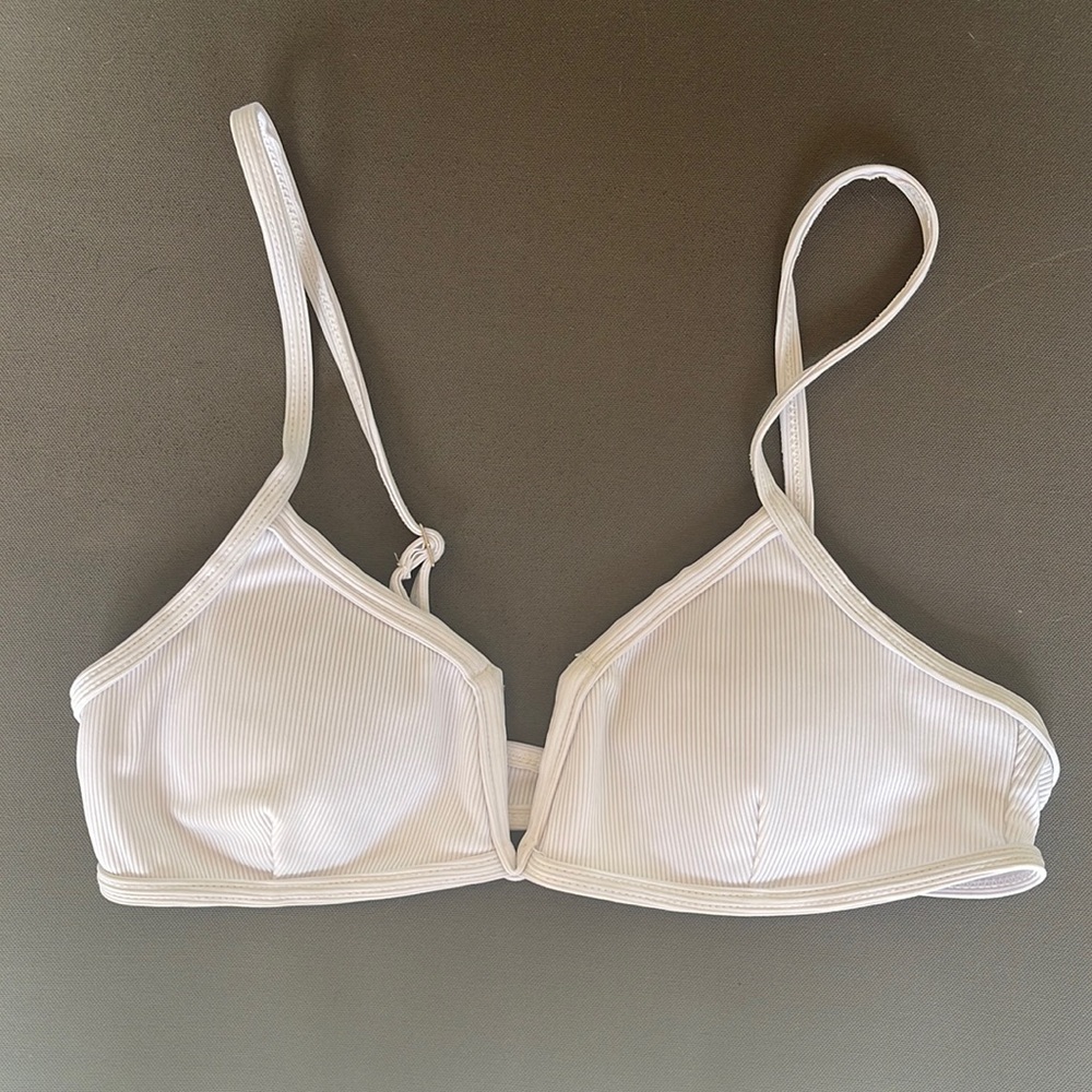 White V-wire bikini top